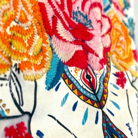 SAVANNA JANE hand embroidered T-shirt | Size M | 100% cotton - Picture 3 of 8